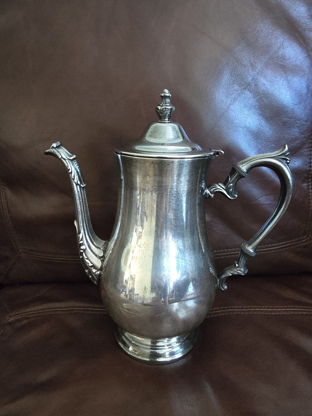 Vintage Silver-Plated Coffee / Tea Pot – Hinged Lid & Decorative Handle